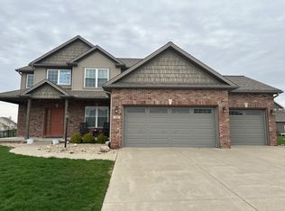 206 Country Ridge Dr, Mahomet, IL 61853