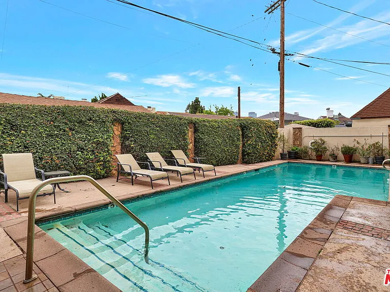 1260 S Beverly Glen Blvd #304 — Photo 36