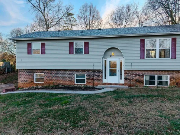 205 Blue Ridge Ln, Seymour, TN 37865