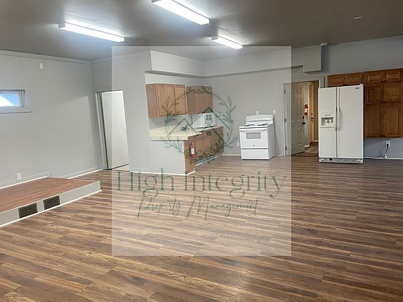 4th image of 403 Walnut St #C