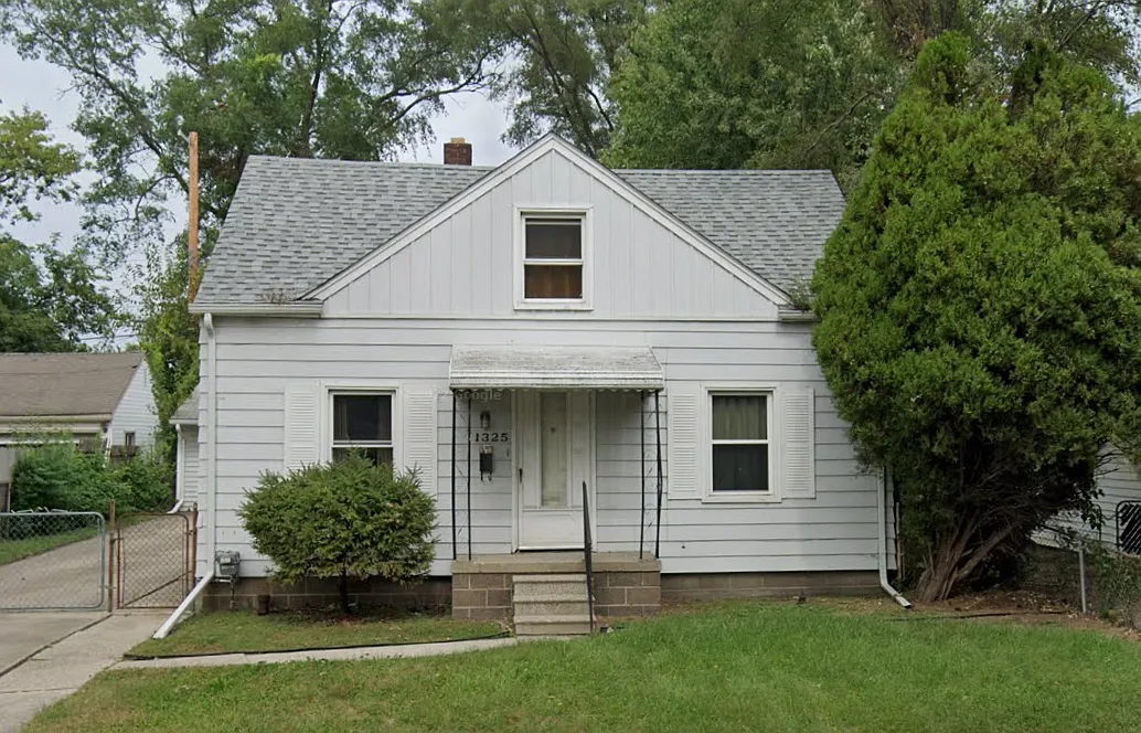 1325 E George Ave photo 1