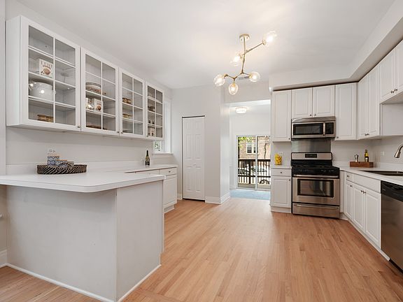 4th image of 1227 W Foster Ave #1E