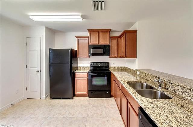 2nd image of 426 Shadow Lakes Dr