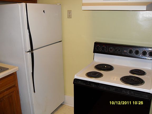 Ea unit has fridge & stove