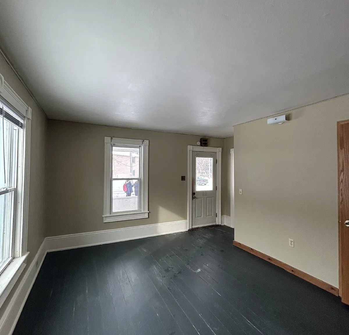 4 bed, 1.0 bath, $350 — Photo 3