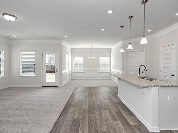 This is a marketing photo. Colors options may be different.