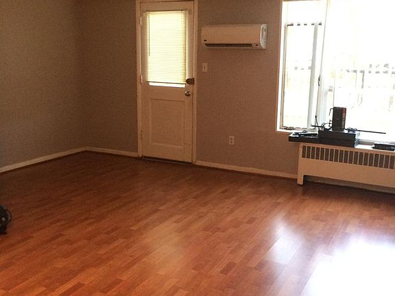 2nd image of 10421 Montrose Ave