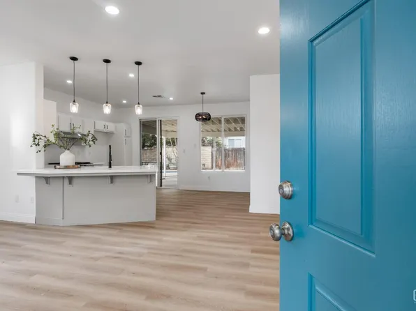 8510 Mainsail Dr, Bakersfield, CA 93312