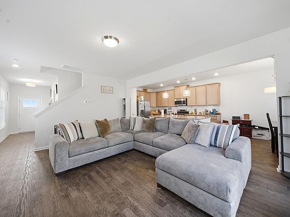 5th image of 1017 Woodcreek Rd