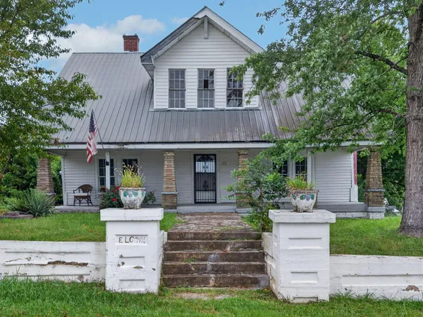 112 N Main St, Byrdstown, TN 38549
