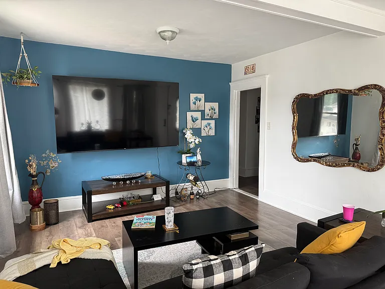 271 Coe St #3R — Photo 1