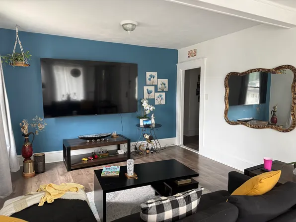 271 Coe St #3R, Woonsocket, RI 02895