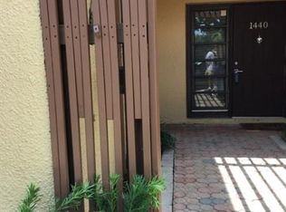 1440 W Golfview Dr, Hollywood, FL 33026