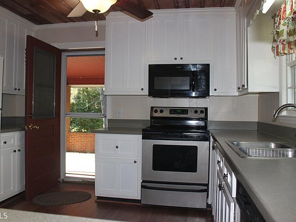 3rd image of 188 Skyview Dr