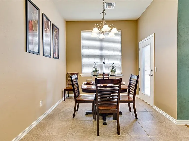 9012 Crooked Creek Ln — Photo 8