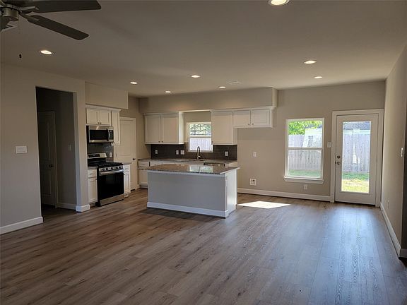 2nd image of 1606 Ladelle St