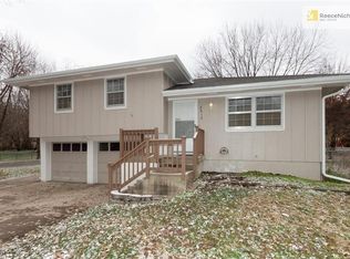 2816 S 14th St, Leavenworth, KS 66048