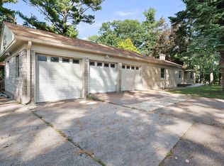 660 18th Ave, East Moline, IL 61244