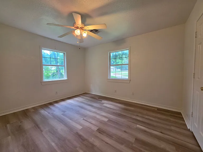 302 E Anna St — Photo 17