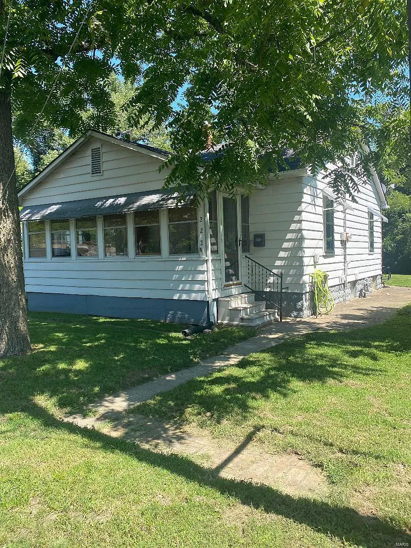 222 Cardot St photo 1