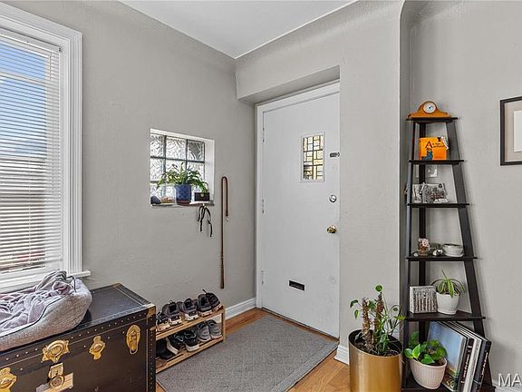 2nd image of 3317 Lawn Ave #1F
