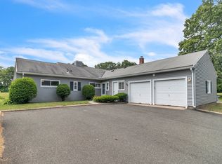 15 Robinridge Rd, Chicopee, MA 01022