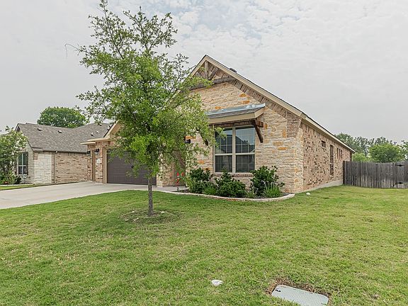 4th image of 3212 Trinity Dr