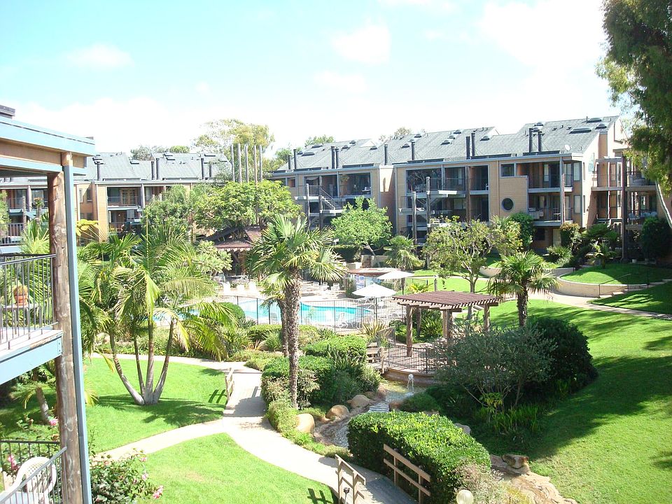 Pool & park-like setting