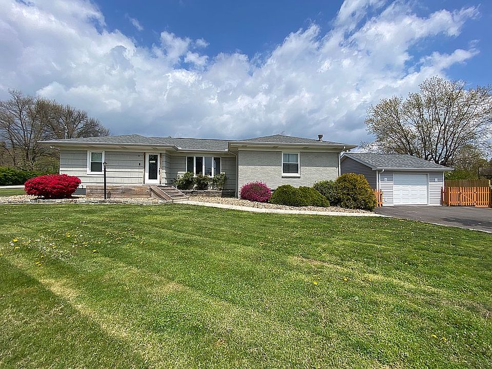 1st image of 409 Chaucer Dr