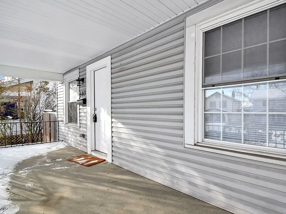 587 S Ogden Ave