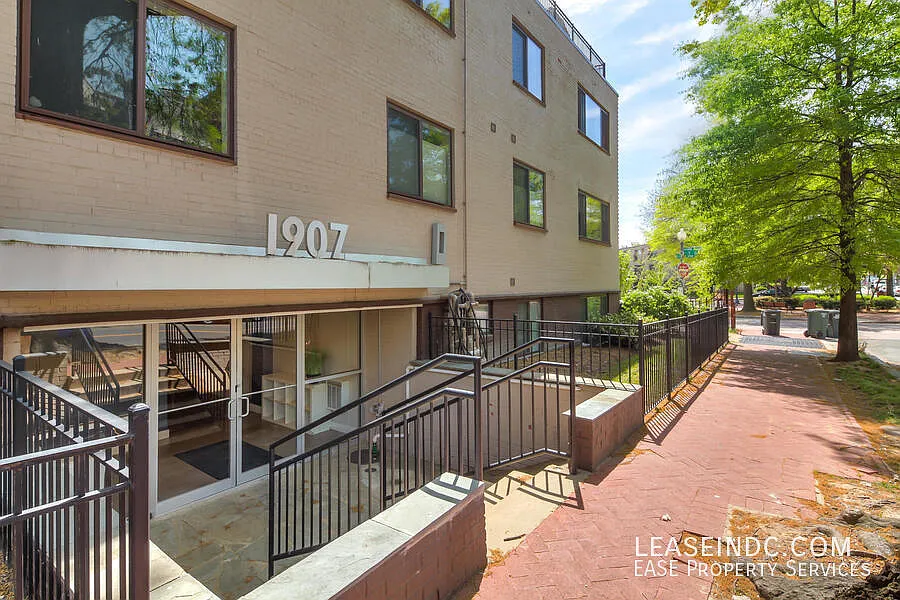 Building Photo - 1907 3rd St NW #202