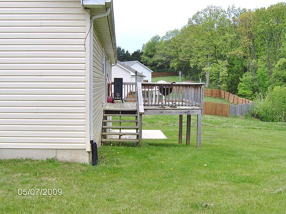 Large deck off Kitchen