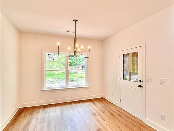 4th image of 8 Kirkdouglas Ln