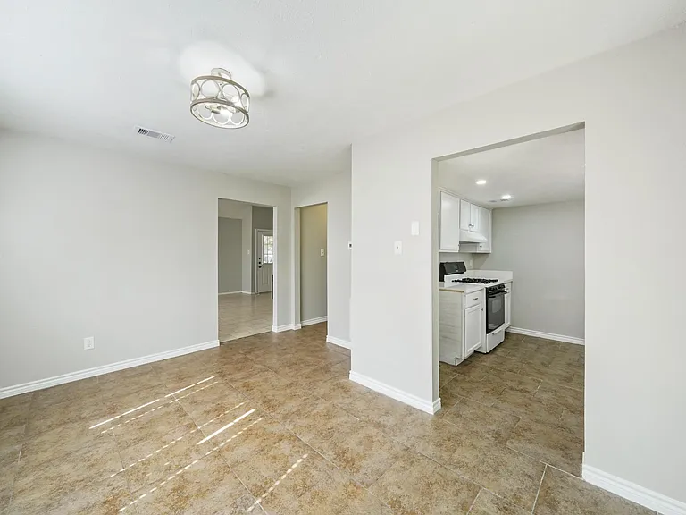 28630 Lochlevan Ct — Photo 12