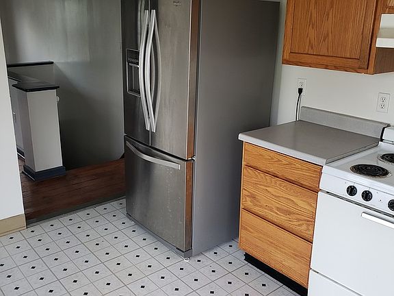 3rd image of 524 Carlisle St #2