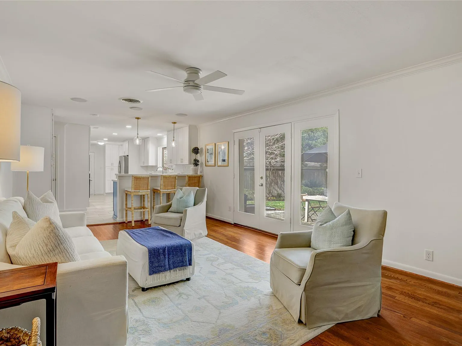 3 bed, 2.5 bath, 2290 sqft, $3,850 — Photo 3