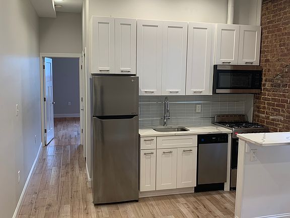 2nd image of 45 Clifton Pl #31Q