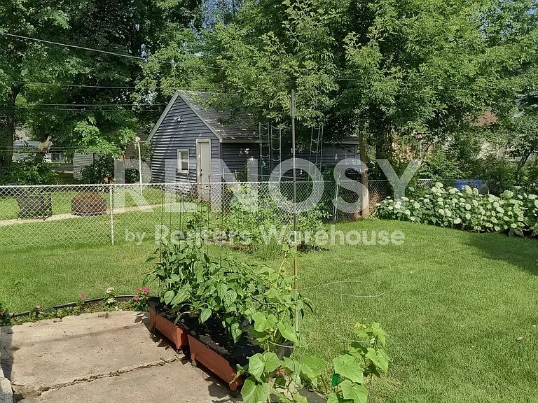 275 Maryland Ave W — Photo 15