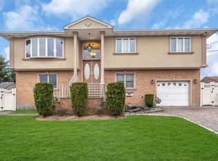 859 Maloon Ave, Franklin Square, NY 11010