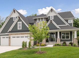 1886 Della Dr, Chanhassen, MN 55317