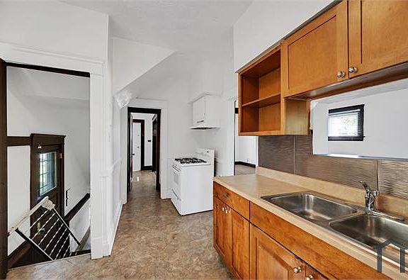 5th image of 3313 E 121st St