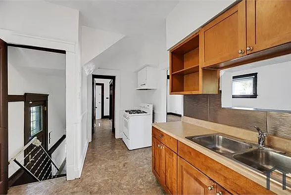 3313 E 121st St — Photo 5
