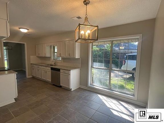 5th image of 15 Lakeview Dr