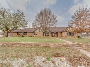 404 Willow Creek Ln, Springtown, TX 76082