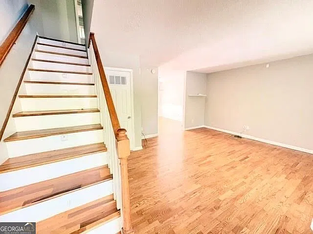 2 bed, 1.5 bath, 1064 sqft, $2,000 — Photo 3