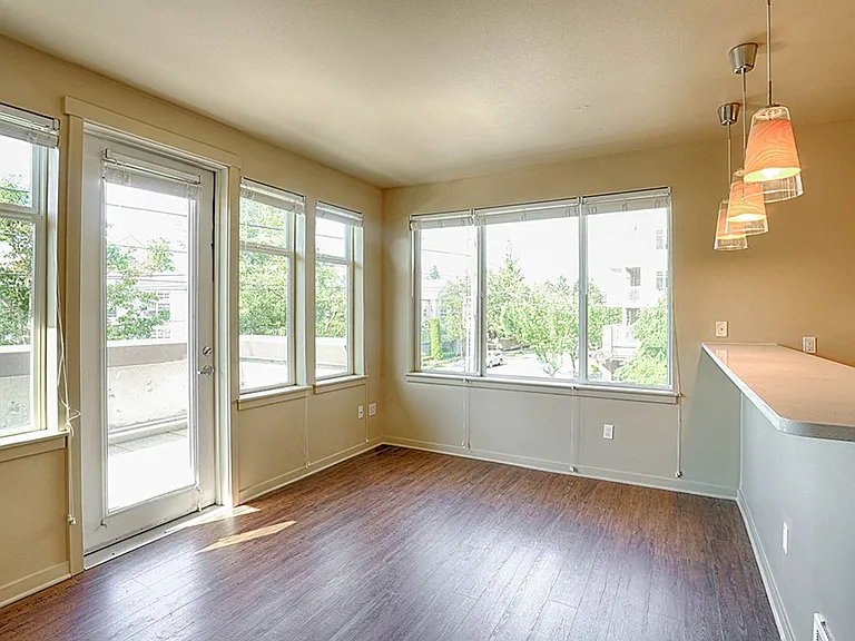 Saxe Apartments — Photo 6