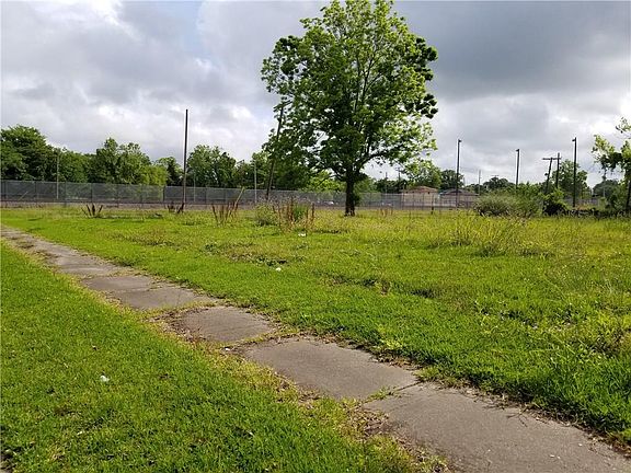 2nd image of 117 Enterprise Blvd