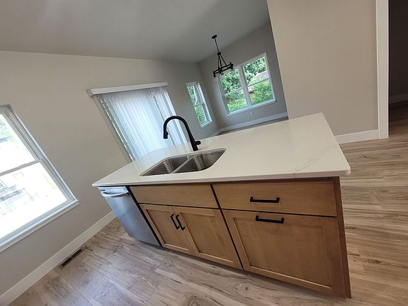 4th image of 2302-2350 1st St #2322