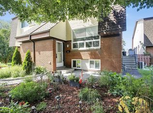 31 Woodvale Grn #D, Ottawa, ON K2G4H3