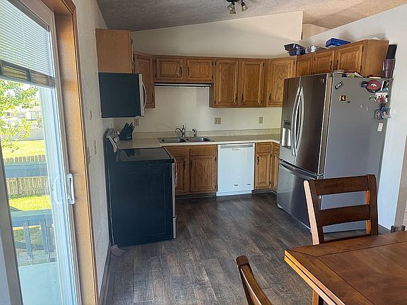 3rd image of 3596 Meadowlark Dr